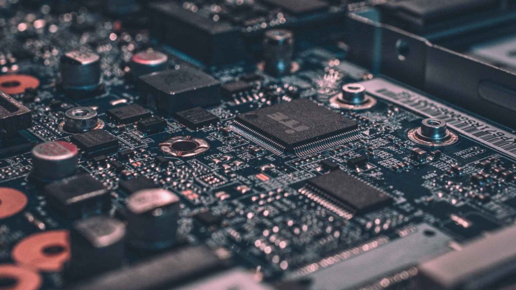10-Worst-Tech-Habits-You-Need-to-Break-ASAP-on-successtuff