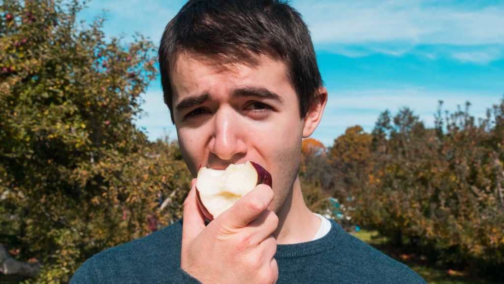 What-to-Know-About-Eating-With-Dentures-with-Ease-on-successtuff