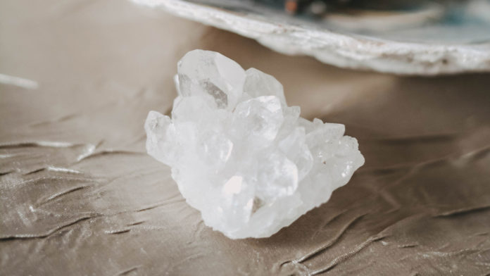 5-Things-You-Should-Know-Before-Using-Healing-Crystals-on-successtuff