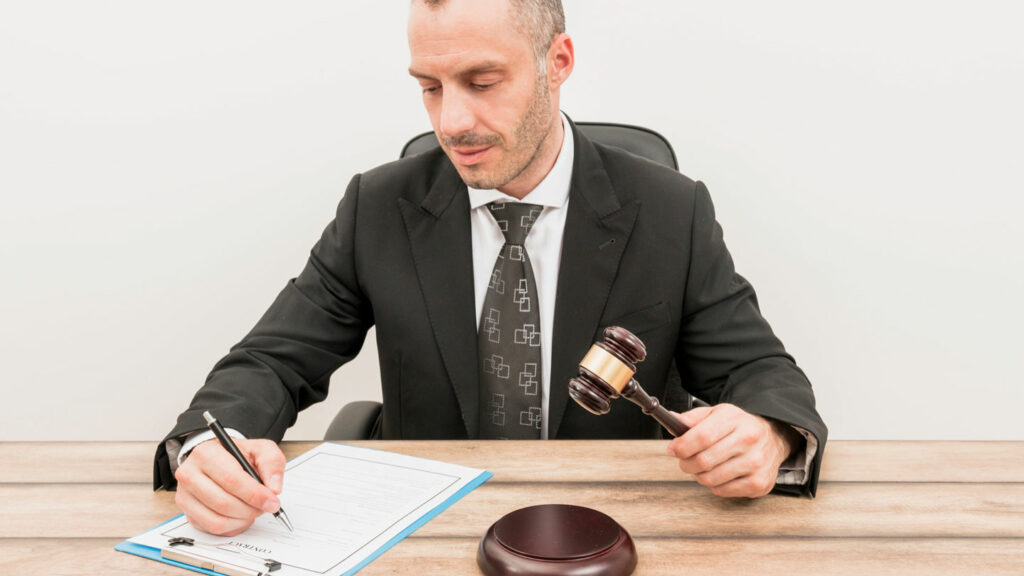 Your-Legal-Lifesaver-Hiring-a-Personal-Injury-Attorney-on-successtuff